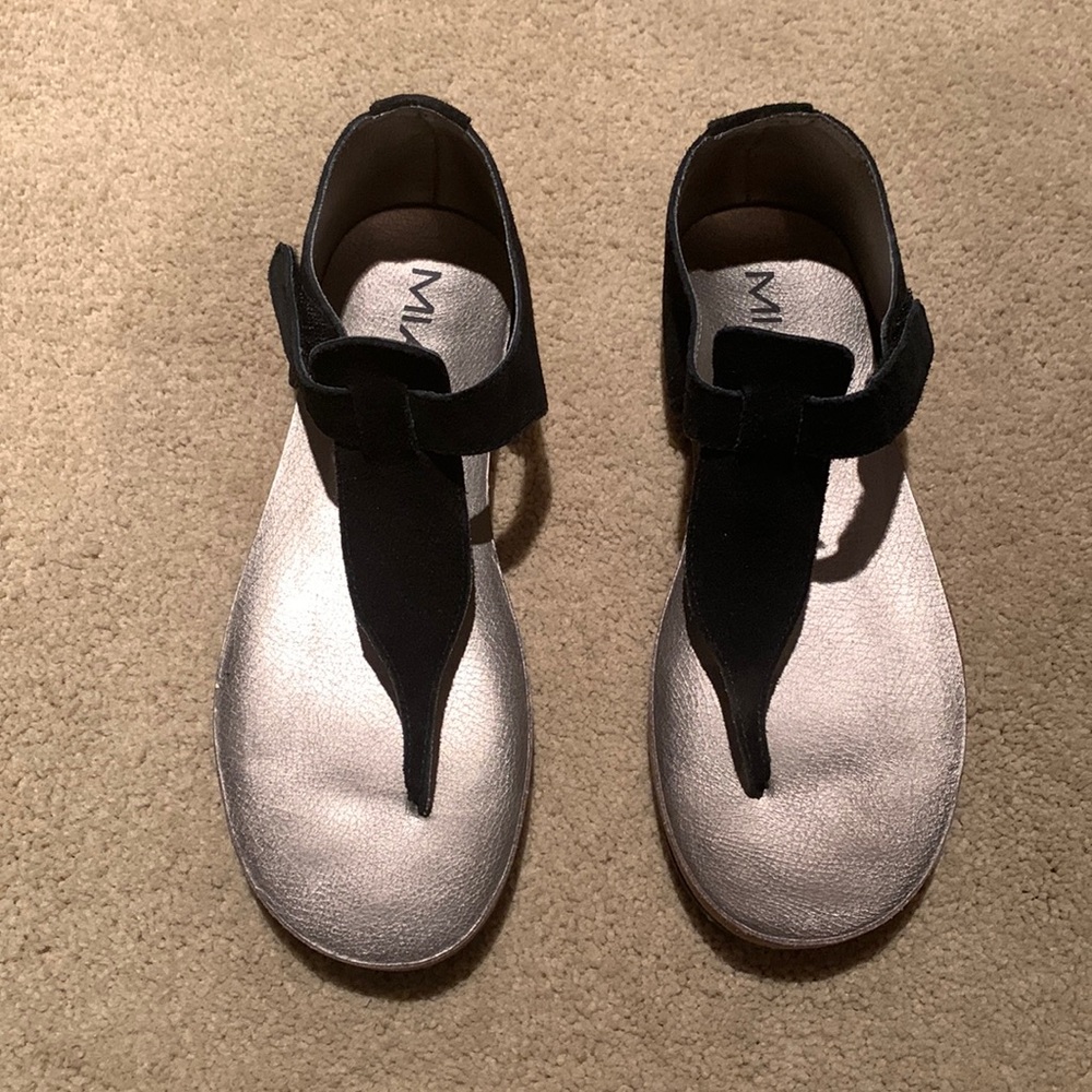 Mia sandals